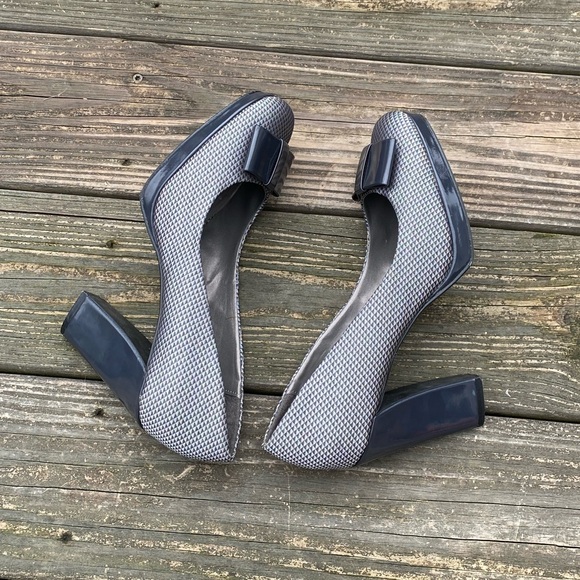 Ann Marino silver gray pumps sz 10 block heel fabric upper with bow - Picture 15 of 16